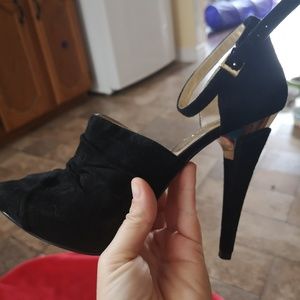 NINE WEST HIGH HEELS SIZE 8 USED